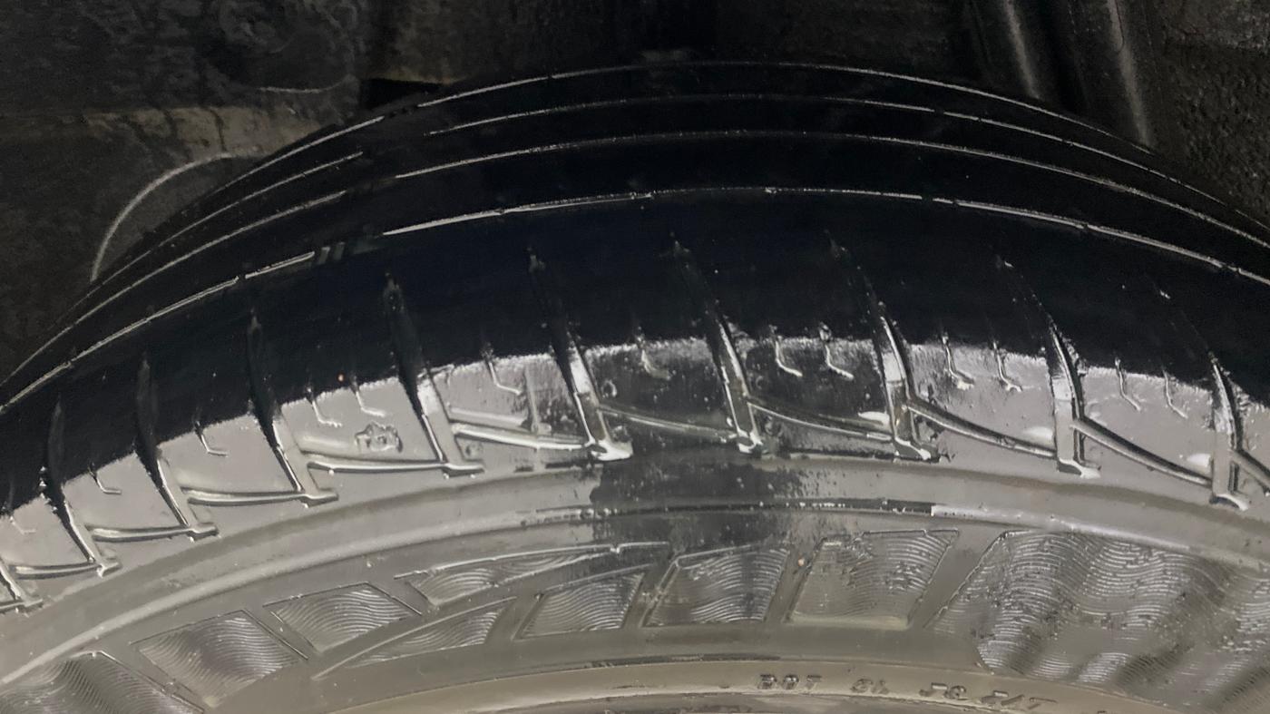 2015 Renault Duster 85 PS RXL DIESEL, Diesel, Manual, 73,904 km, Right Rear Tyre Tread