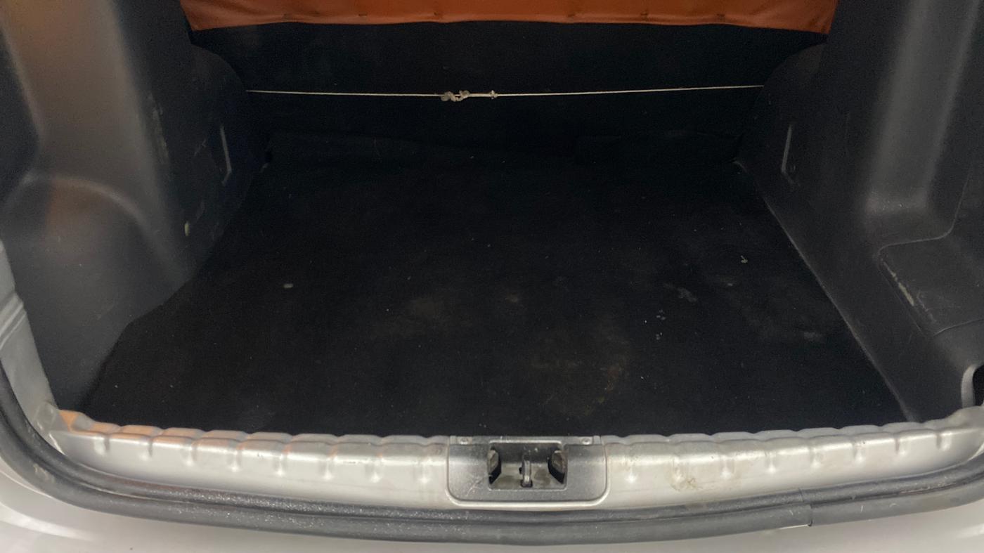 2015 Renault Duster 85 PS RXL DIESEL, Diesel, Manual, 73,904 km, Boot Inside