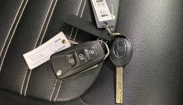 2019 Tata NEXON XM PETROL, Petrol, Manual, 55,271 km, Key Close Up