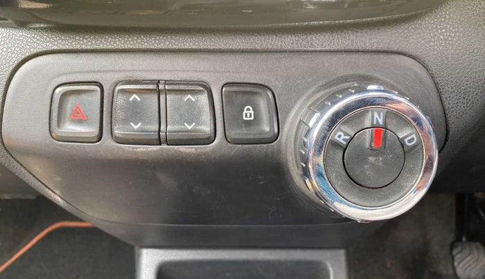2017 Renault Kwid CLIMBER 1.0 AMT, Petrol, Automatic, 50,919 km, Gear Lever