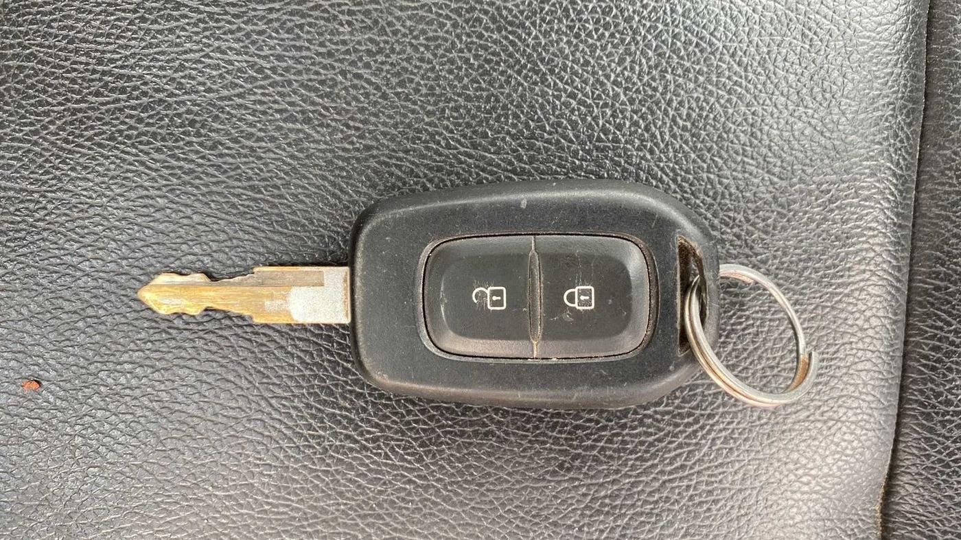 2017 Renault Kwid CLIMBER 1.0 AMT, CNG, Automatic, 50,919 km, Key Close Up