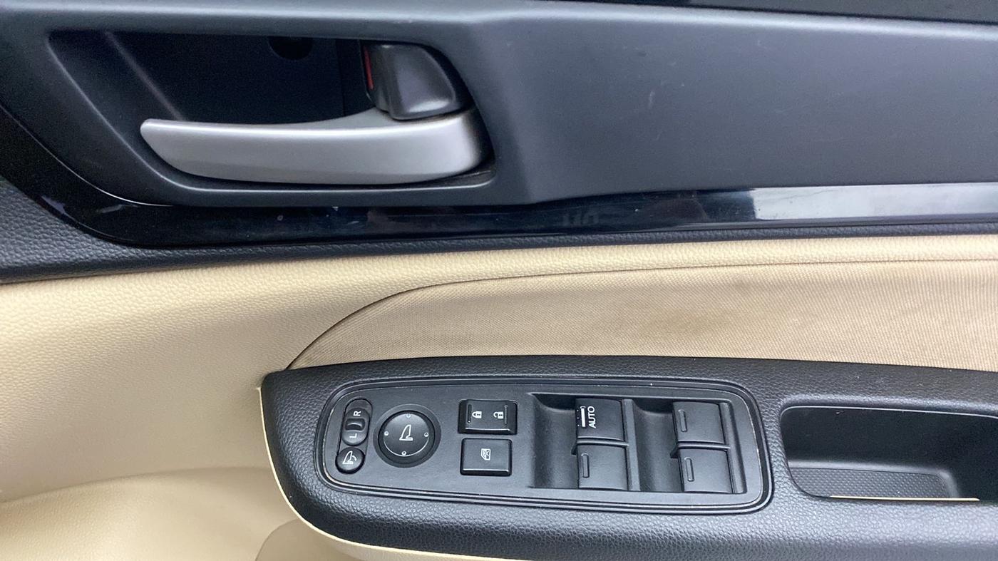 2020 Honda Amaze 1.2L I-VTEC S, Petrol, Manual, 65,521 km, Driver Side Door Panels Control