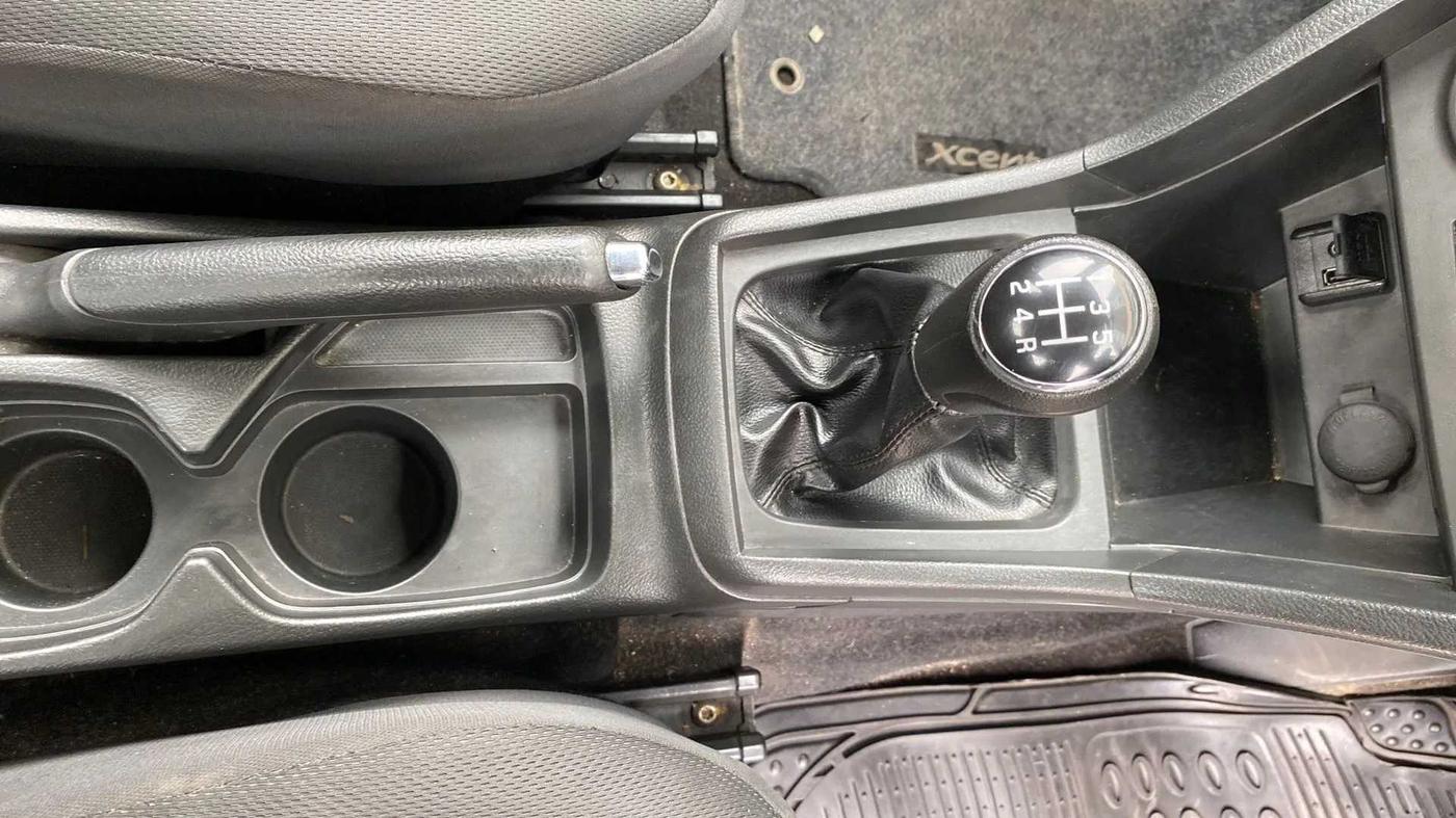2016 Maruti Vitara Brezza LDI, Diesel, Manual, 59,342 km, Gear Lever