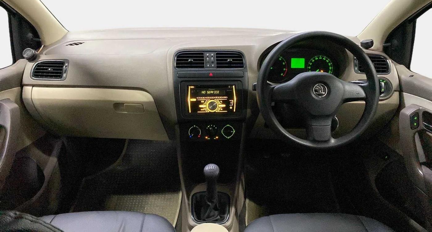 2014 Skoda Rapid 1.6 MPI ACTIVE, Petrol, Manual, 37,146 km, Dashboard