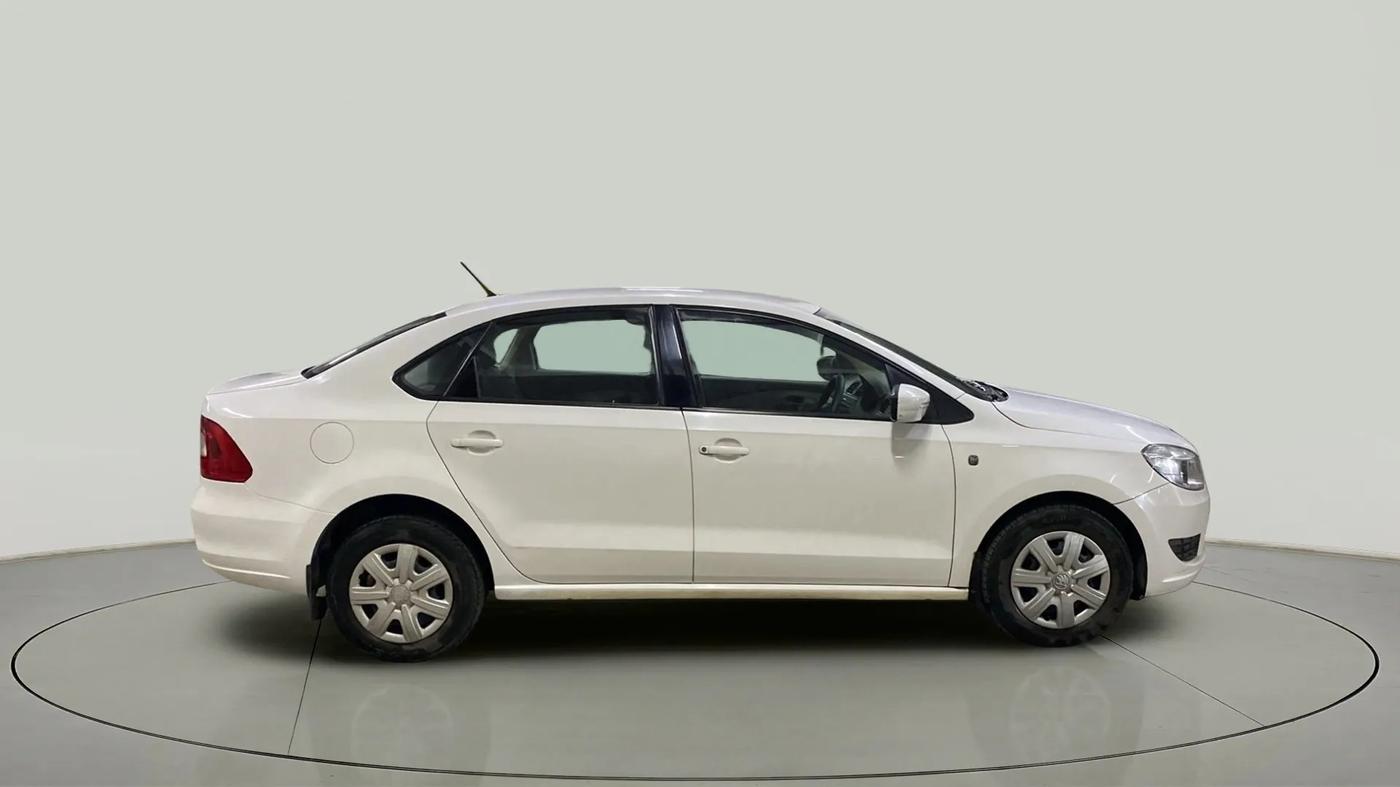 2014 Skoda Rapid 1.6 MPI ACTIVE, Petrol, Manual, 37,146 km, Right Side View