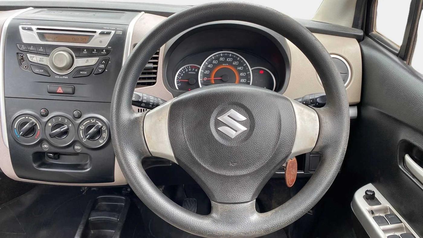 2013 Maruti Wagon R 1.0 VXI, Petrol, Manual, 59,154 km, Steering Wheel Close Up