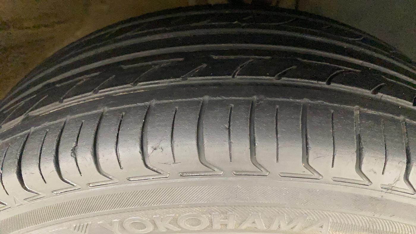 2016 Mahindra Kuv100 K4 6 STR, Petrol, Manual, 80,036 km, Right Front Tyre Tread
