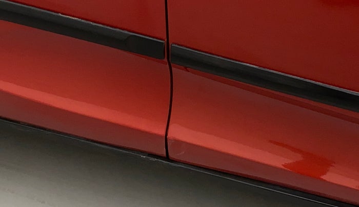 2016 Mahindra Kuv100 K4 6 STR, Petrol, Manual, 80,036 km, Driver-side door - Slightly rusted