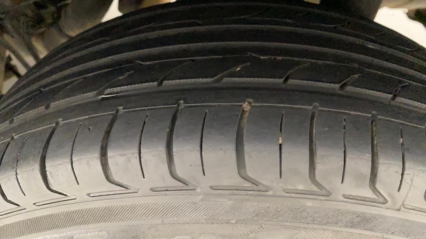 2016 Mahindra Kuv100 K4 6 STR, Petrol, Manual, 80,036 km, Left Rear Tyre Tread