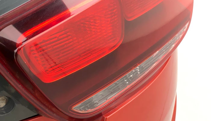 2016 Mahindra Kuv100 K4 6 STR, Petrol, Manual, 80,036 km, Right tail light - Minor damage