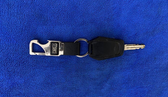 2016 Mahindra Kuv100 K4 6 STR, Petrol, Manual, 80,036 km, Key Close Up