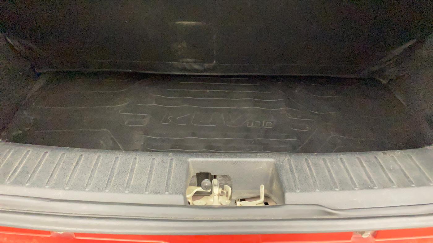 2016 Mahindra Kuv100 K4 6 STR, Petrol, Manual, 80,036 km, Boot Inside