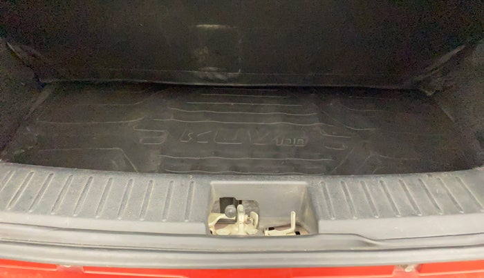 2016 Mahindra Kuv100 K4 6 STR, Petrol, Manual, 80,036 km, Boot Inside