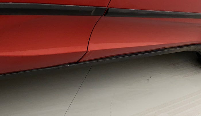 2016 Mahindra Kuv100 K4 6 STR, Petrol, Manual, 80,036 km, Right running board - Slightly rusted