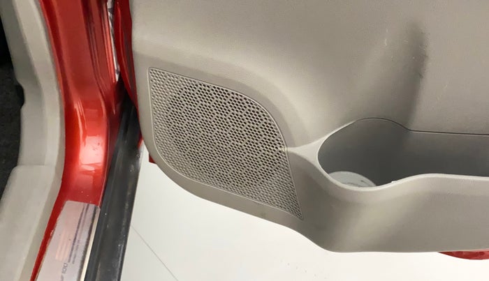 2016 Mahindra Kuv100 K4 6 STR, Petrol, Manual, 80,036 km, Infotainment system - Rear speakers missing / not working