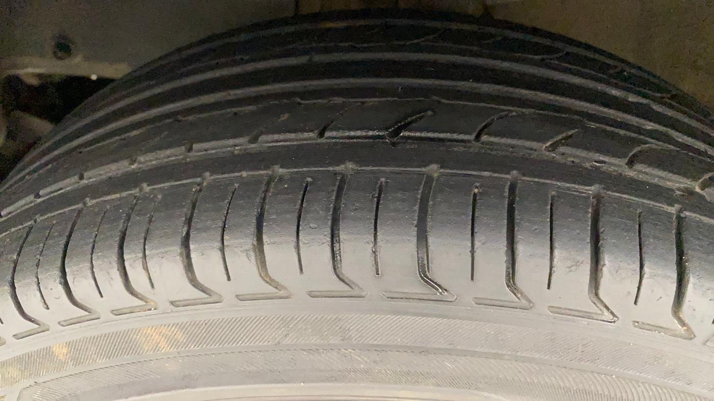 2016 Mahindra Kuv100 K4 6 STR, Petrol, Manual, 80,036 km, Left Front Tyre Tread