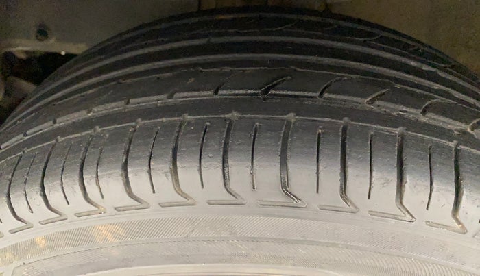 2016 Mahindra Kuv100 K4 6 STR, Petrol, Manual, 80,036 km, Left Front Tyre Tread