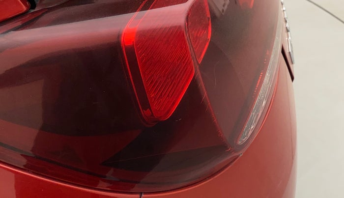 2016 Mahindra Kuv100 K4 6 STR, Petrol, Manual, 80,036 km, Left tail light - Minor damage