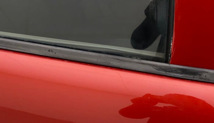 2016 Mahindra Kuv100 K4 6 STR, Petrol, Manual, 80,036 km, Right rear door - Weather strip has minor damage