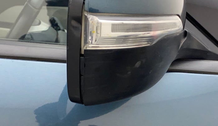 2019 Mahindra XUV300 W8 (O) 1.5 DIESEL, Diesel, Manual, 59,293 km, Right rear-view mirror - Cover has minor damage