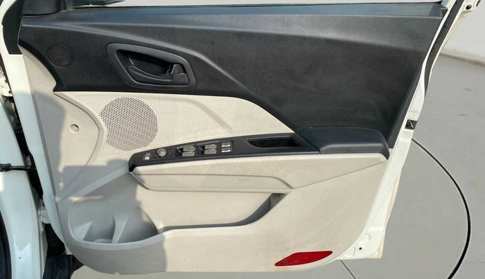 2022 Mahindra XUV300 W6 1.2 PETROL, Petrol, Manual, 16,629 km, Driver Side Door Panels Control