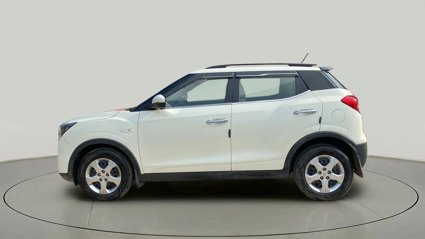 2022 Mahindra XUV300 W6 1.2 PETROL, Petrol, Manual, 16,629 km, Left Side