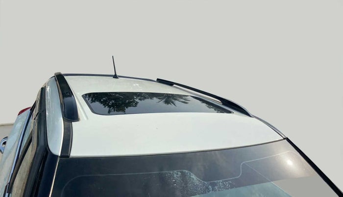 2022 Mahindra XUV300 W6 1.2 PETROL, Petrol, Manual, 16,629 km, Roof