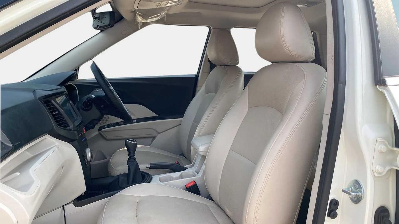 2022 Mahindra XUV300 W6 1.2 PETROL, Petrol, Manual, 16,629 km, Right Side Front Door Cabin