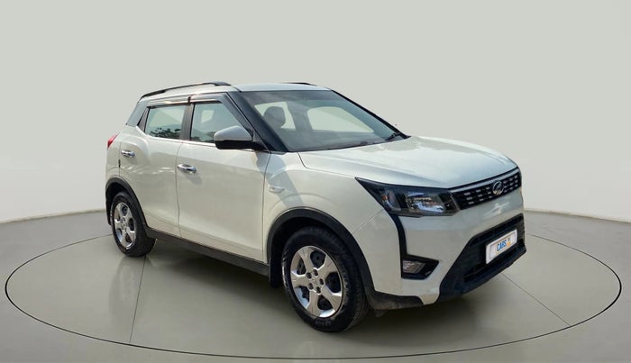 2022 Mahindra XUV300 W6 1.2 PETROL, Petrol, Manual, 16,629 km, Right Front Diagonal