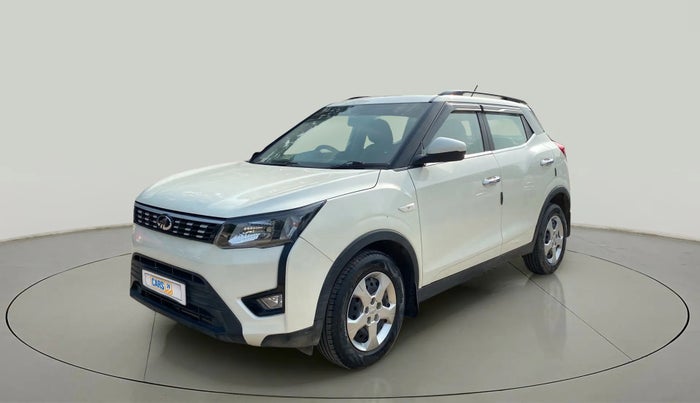 2022 Mahindra XUV300 W6 1.2 PETROL, Petrol, Manual, 16,629 km, Left Front Diagonal