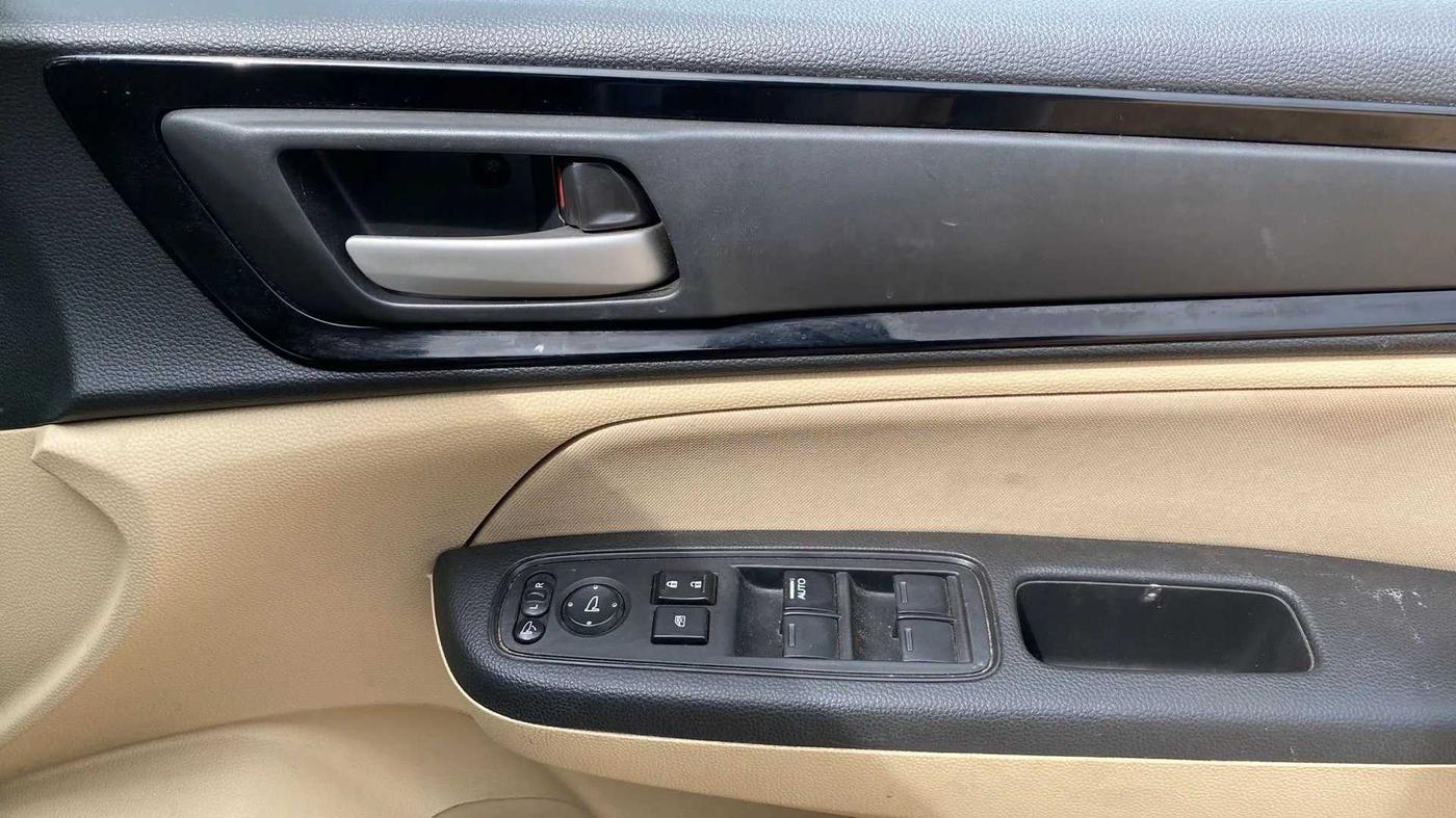 2019 Honda Amaze 1.2L I-VTEC VX, Petrol, Manual, 60,074 km, Driver Side Door Panels Control