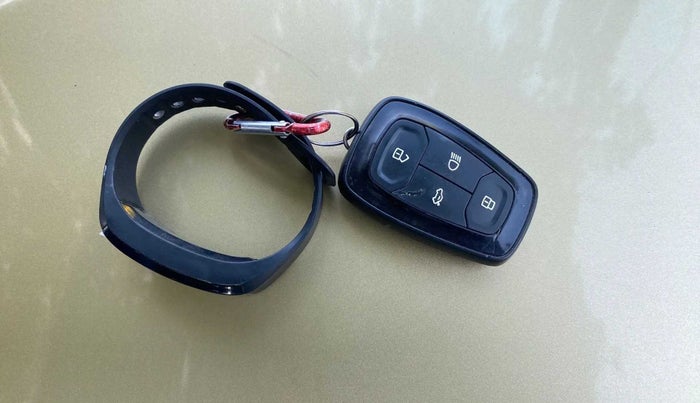 2020 Tata ALTROZ XZ PETROL, Petrol, Manual, 72,853 km, Key Close Up