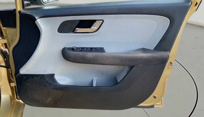 2020 Tata ALTROZ XZ PETROL, Petrol, Manual, 72,853 km, Driver Side Door Panels Control