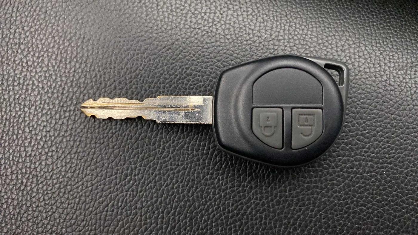 2015 Maruti Swift VXI, Petrol, Manual, 93,255 km, Key Close Up