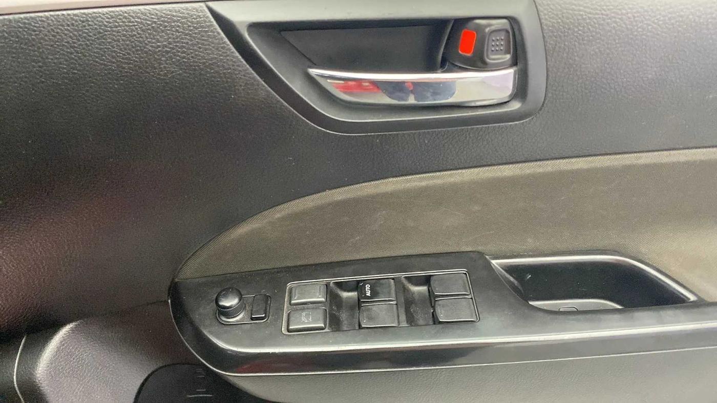 2015 Maruti Swift VXI, Petrol, Manual, 93,255 km, Driver Side Door Panels Control