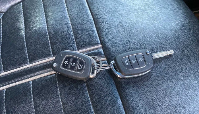 2017 Hyundai Creta E PLUS 1.6 PETROL, Petrol, Manual, 96,366 km, Key Close Up