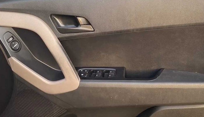 2017 Hyundai Creta E PLUS 1.6 PETROL, Petrol, Manual, 96,366 km, Driver Side Door Panels Control