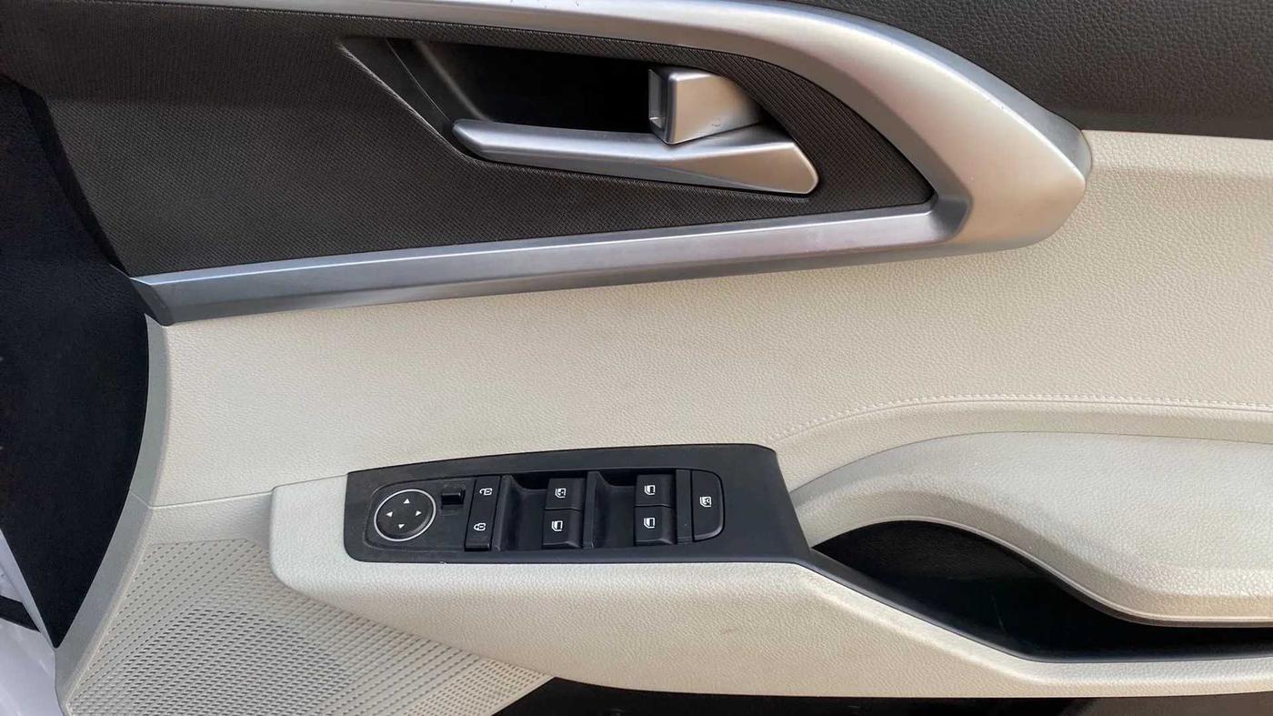2022 KIA CARENS PRESTIGE 1.5 DIESEL 7 STR, Diesel, Manual, 37,095 km, Driver Side Door Panels Control