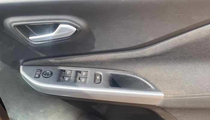 2022 Nissan MAGNITE XV PREMIUM TURBO CVT, Petrol, Automatic, 15,831 km, Driver Side Door Panels Control