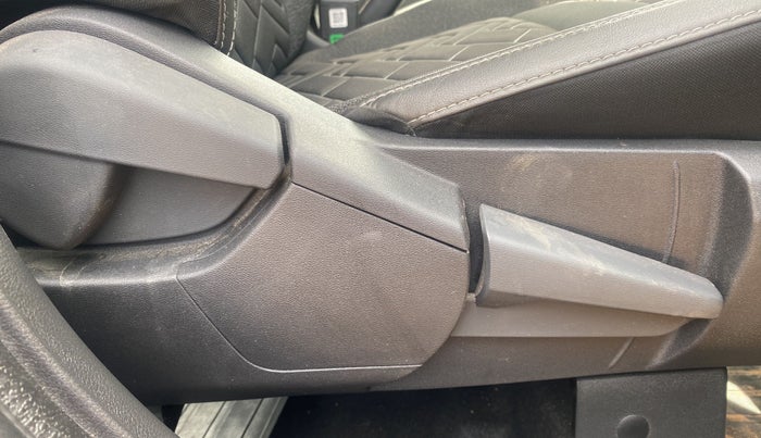 2022 Nissan MAGNITE XV PREMIUM TURBO CVT, Petrol, Automatic, 15,831 km, Driver Side Adjustment Panel