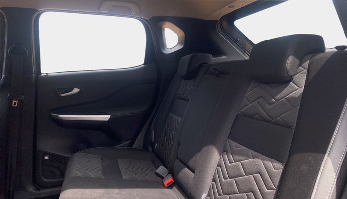 2022 Nissan MAGNITE XV PREMIUM TURBO CVT, Petrol, Automatic, 15,831 km, Right Side Rear Door Cabin