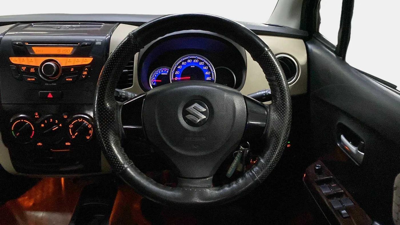 2017 Maruti Wagon R 1.0 VXI+, Petrol, Manual, 28,977 km, Steering Wheel Close Up