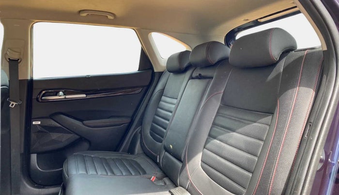 2022 KIA SELTOS GTX PLUS DCT 1.4 PETROL, Petrol, Automatic, 25,582 km, Right Side Rear Door Cabin