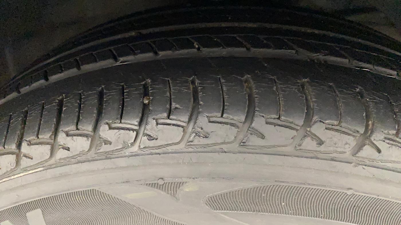 2017 Maruti Baleno DELTA PETROL 1.2, Petrol, Manual, 39,737 km, Right Front Tyre Tread