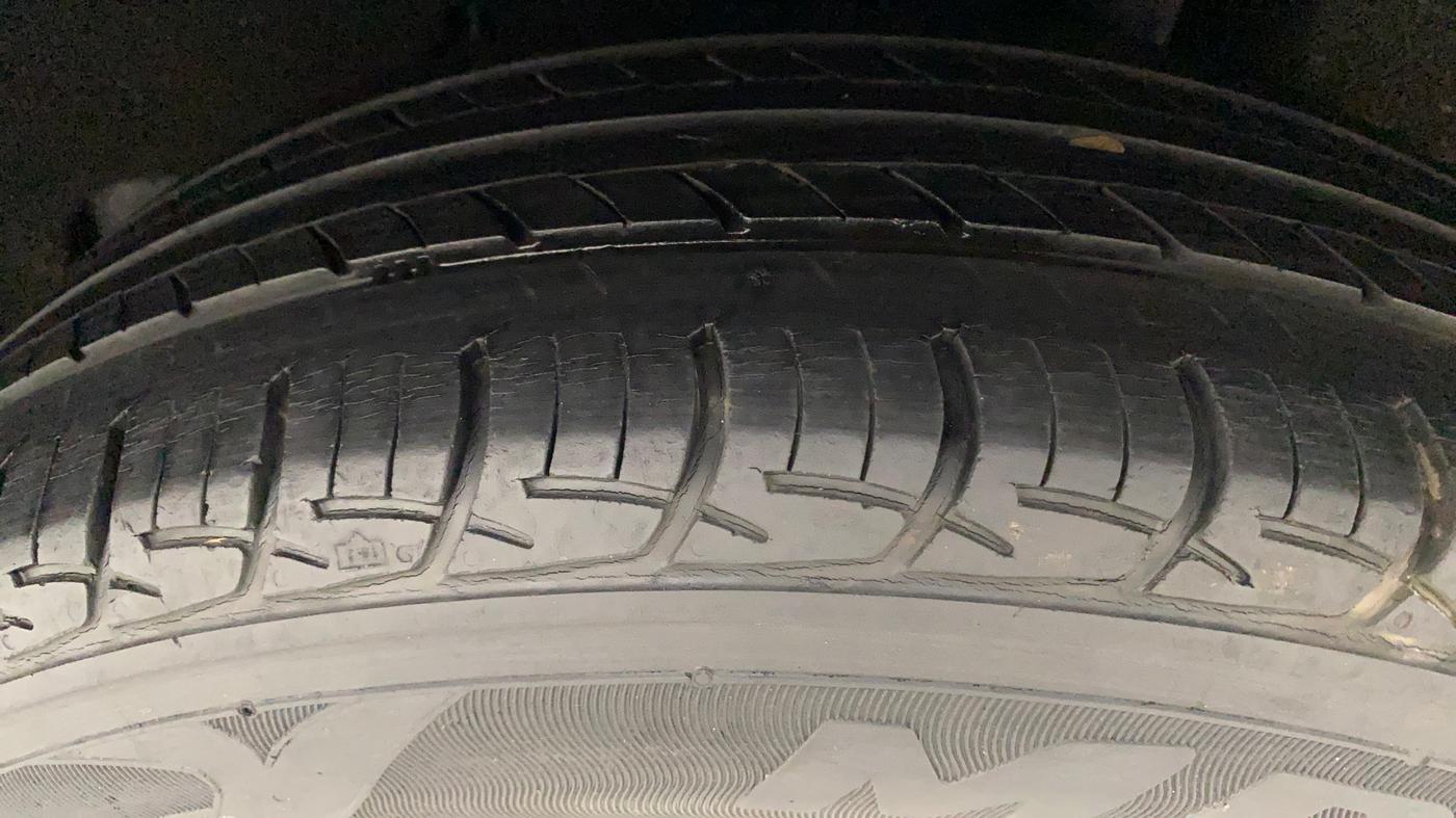 2017 Maruti Baleno DELTA PETROL 1.2, Petrol, Manual, 39,737 km, Left Rear Tyre Tread