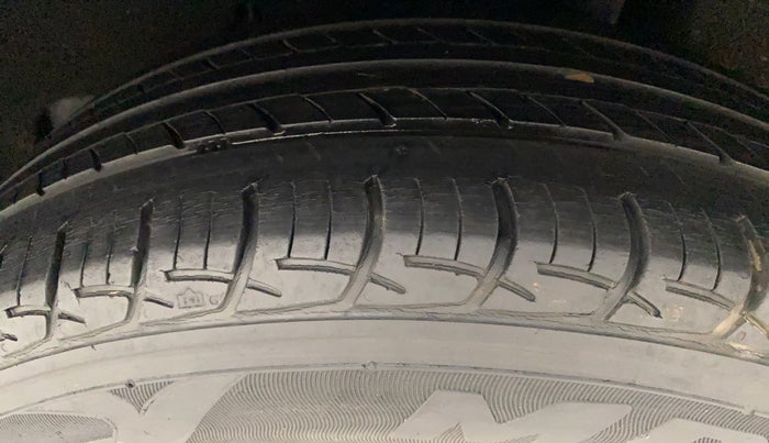 2017 Maruti Baleno DELTA PETROL 1.2, Petrol, Manual, 39,737 km, Left Rear Tyre Tread