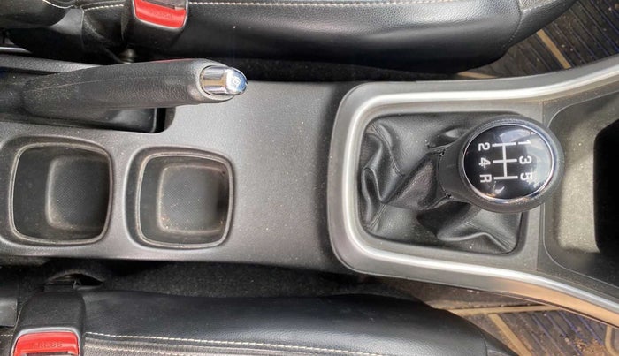 2016 Maruti S Cross ALPHA 1.3, Diesel, Manual, 66,434 km, Gear Lever