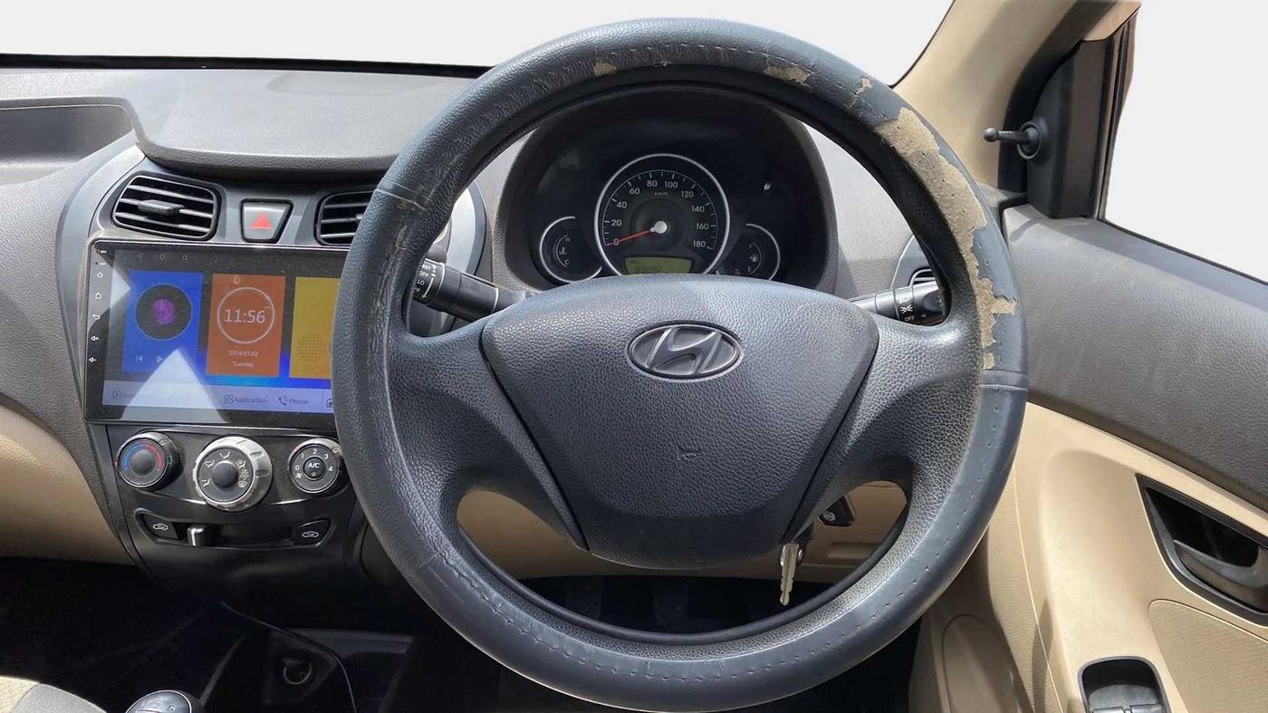 2013 Hyundai Eon MAGNA +, Petrol, Manual, 83,065 km, Steering Wheel Close Up