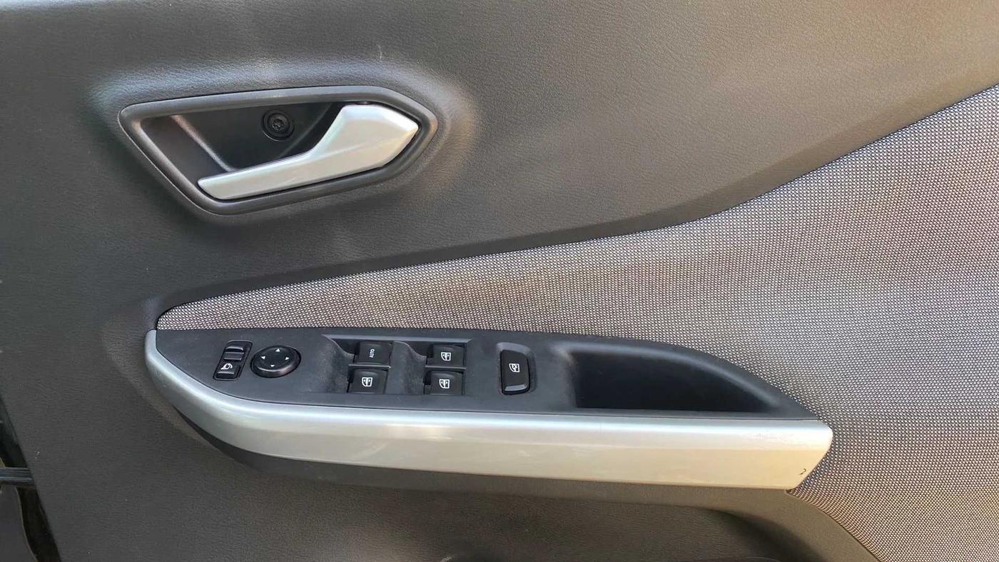 2021 Nissan MAGNITE XV TURBO, Petrol, Manual, 35,136 km, Driver Side Door Panels Control