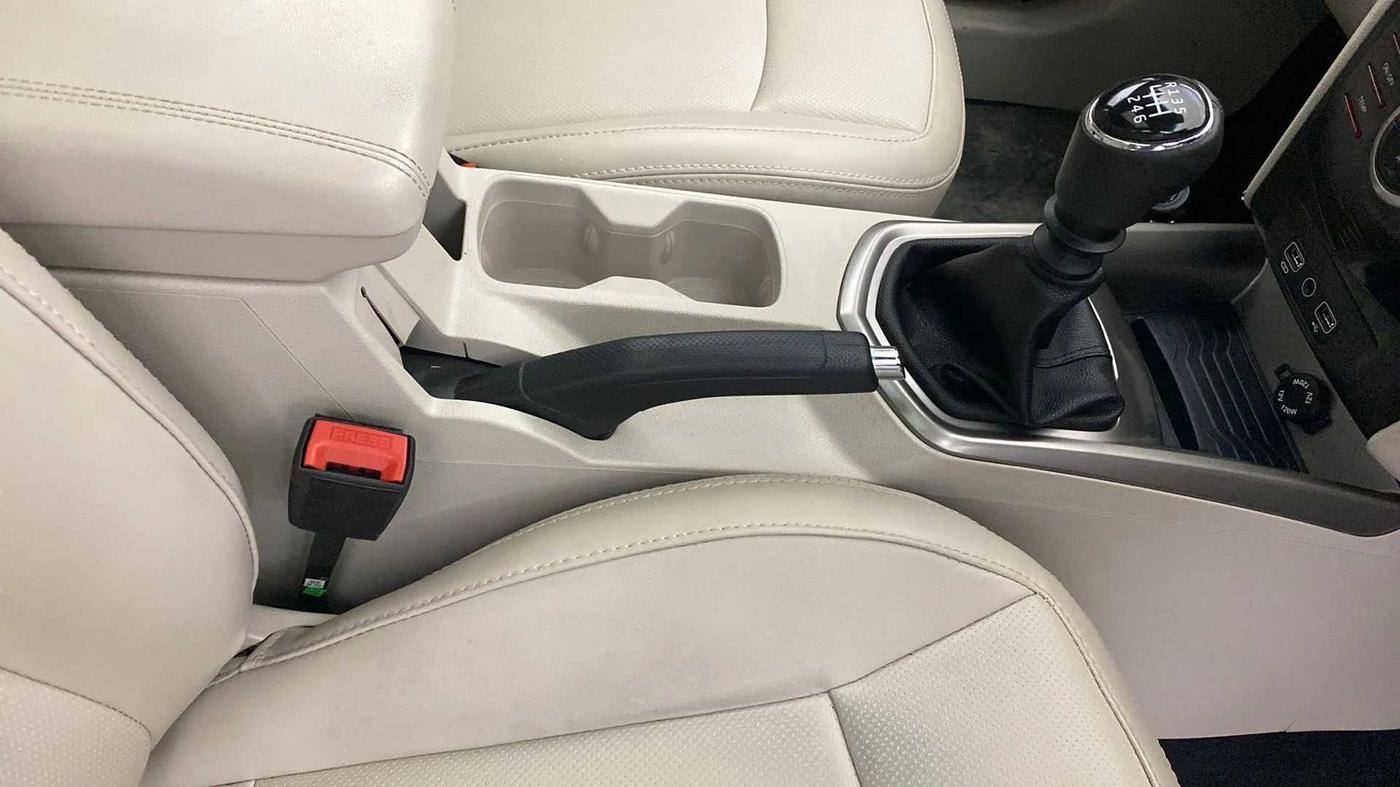 2023 Mahindra XUV300 W8 (O) 1.5 DIESEL, Diesel, Manual, 6,629 km, Gear Lever